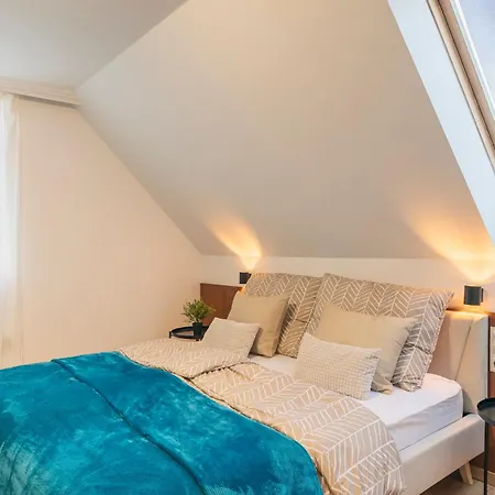 Feel Good House Notincs