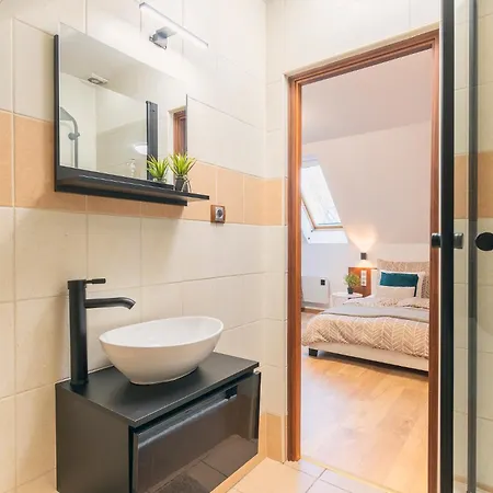 Feel Good House Notincs