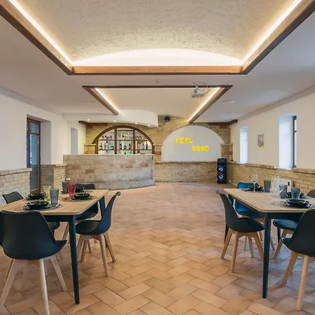 Feel Good House Πανσιόν 4*